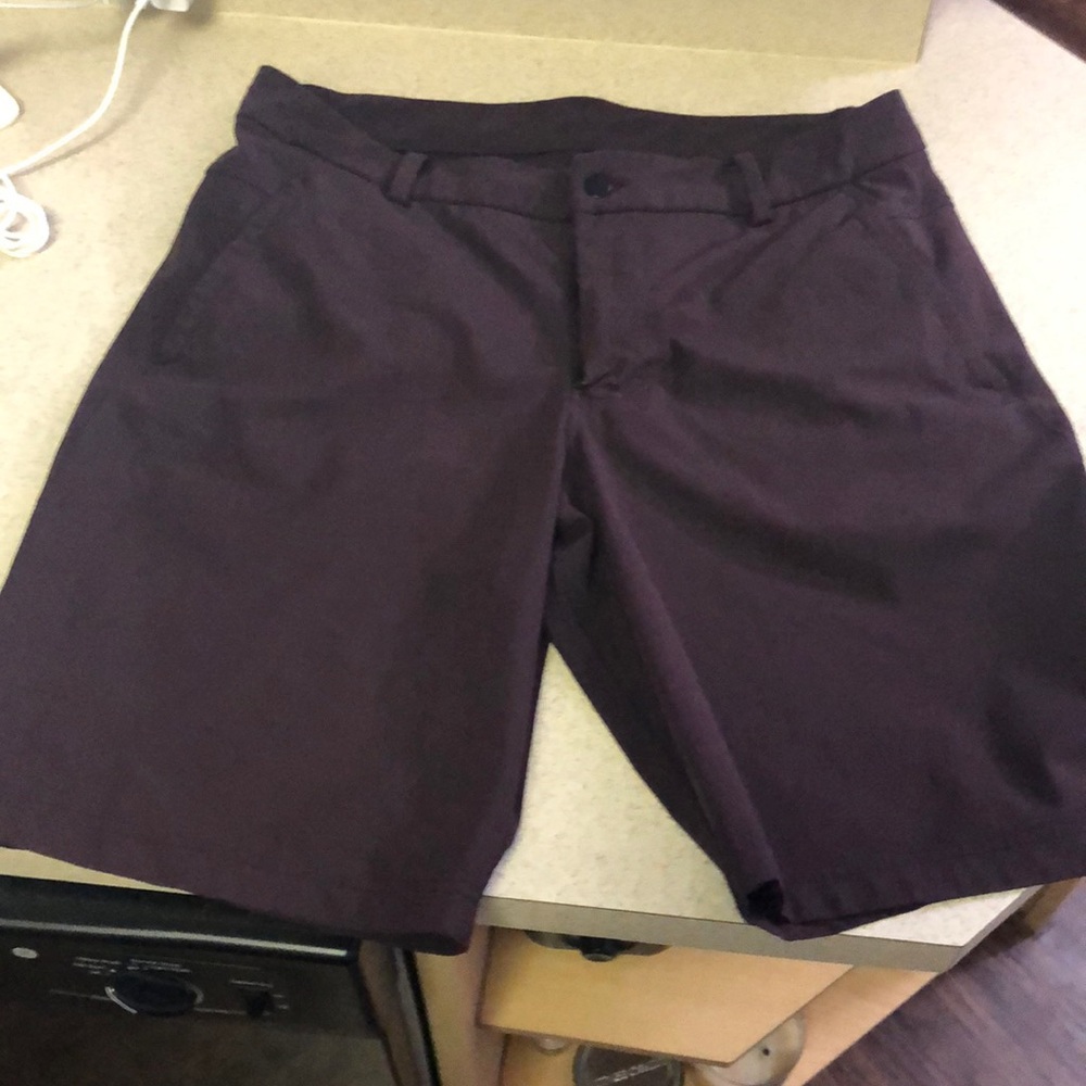 Men’s Lululemon short Large 34” x 11” inseam purple
